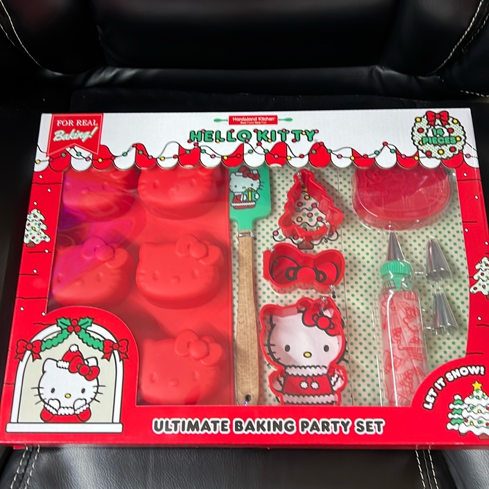 New Hello Kitty Ultimate Baking Party Set